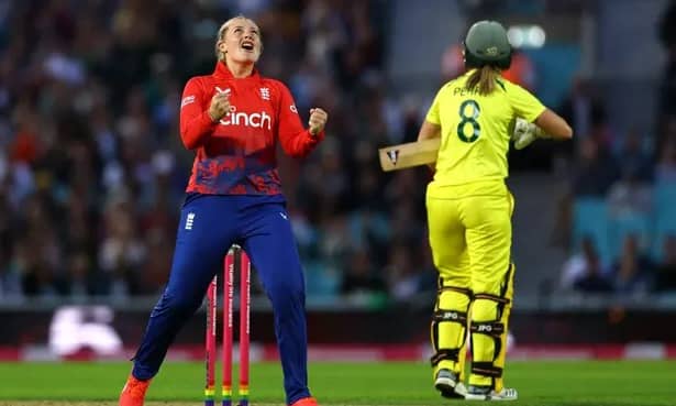 England Women beat Australia in tense T20 finish to keep Ashes hopes alive