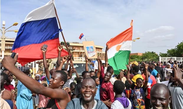 Niger: thousands gather for rally to cheer generals who led coup
