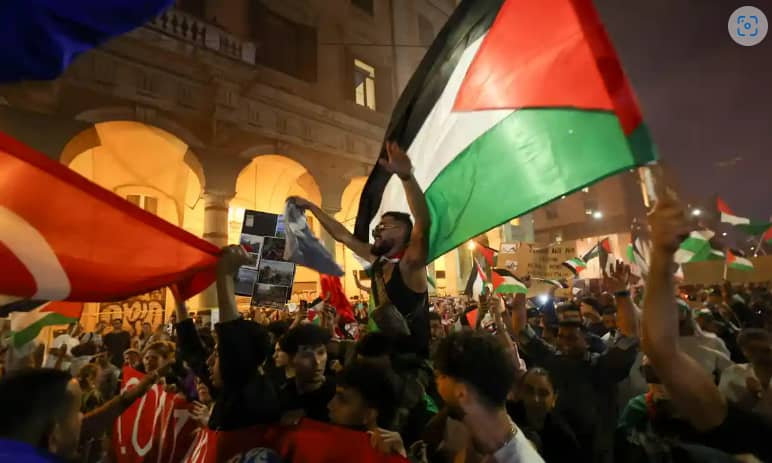 Tens of thousands rally around the world in support of Israel and Palestinians