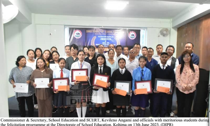 SCHOOL EDUCATION FELICITATES MERITORIOUS GOVERNMENT SCHOOL STUDENTS